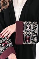 عباية كريب بتطريز ملون