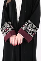 عباية كريب بتطريز ملون