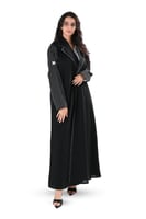 عباية كريب بقماش مقلم اسود