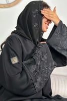 عباية بلاك بيري بتطريز أسود على الاكمام