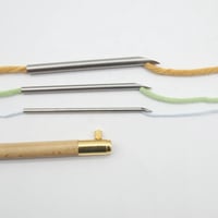 مجموعة ابرة نفاش بثلاثة مقاسات مختلفة ومقبض خشبي