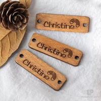 لوقو خشب العدد 25 حبه تفصيل على الطلب