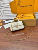 اللون أبيض