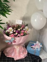 كيك منش مع ورد