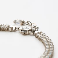 سحبة يد مزينة بالزركون دورين لوزة ذهب ابيض عيار 18