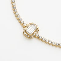 سحبة يد مزينة بالزركون دور بفص باجيت عيار 18