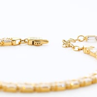 سحبة يد مزينة بالزركون وباجيت دورين غرام عيار 18