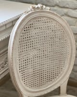 كرسي بتصميم فرنسي ، يمكنك اختيار اللون والقماش