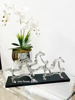 فازة الخيول لون فضي