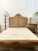 سرير راتان و كمودين لون ريفي ، خشب زان