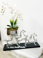 تحفة الخيول ، لون فضي