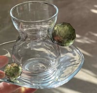 طقم لون اخضر مكون من 6 كاسه و 6 فنجان كريستال مع ص...