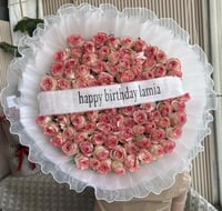 بوكيه عيد ميلاد بشريطه مكتوب عليها العباره حسب طلب...