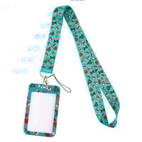 حامل البطاقة على الرقبة