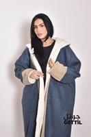 فروه كحلي مع وشاح بيج وقبعه