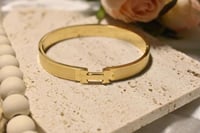 اسوارة H ذهبية