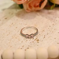 خاتم P فراشة