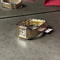 ساعة C نسائية