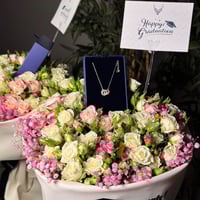 باقة التخرج سلسال مع ورد طبيعي