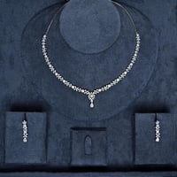 طقم زركون أنيق بتفاصيل زهريّة ناعمة ولمسة جذابة