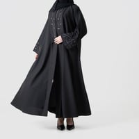 عباية لف مطرزة – أناقة في كل تفاصيلها