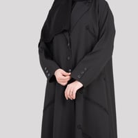 عباية من قماش الكريب الفاخر مطرزة