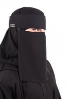 نقاب لصق وسط بمرد على العين