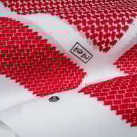 شماغ هاشتاق الأحمر