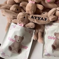 ميداليه ارنوب بالاسم اللون رمادي