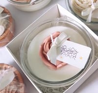 شمعه معطره مع الثيم