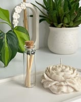 شمعه واعواد كبريت