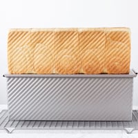 صينية خبز التوست مخططة مع غطاء 1000 جرام