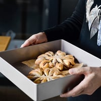 صينية فرن بشبك كبيره 11 انش للكيك و التحميص - غير...