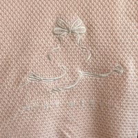 تطريز اسم على لحاف أطفال