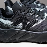 حذاء New Balance Hierro V9