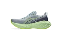 حذاء ASICS Novablast 4