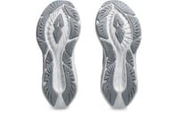 حذاء ASICS Novablast 4