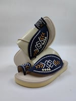 حذاء شرقي مطرز