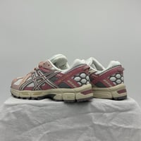 حذاء asics khan 8