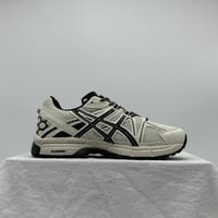 حذاء asics khan 8