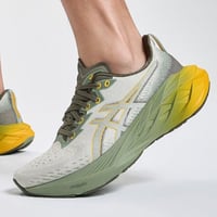 حذاء ASICS Novablast 4