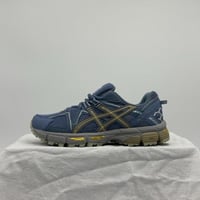 حذاء asics khan 8