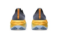 حذاء ASICS Novablast 4