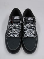 حذاء Nike Travis