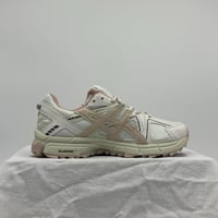 حذاء asics khan 8