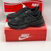 حذاء Nike V2K Run