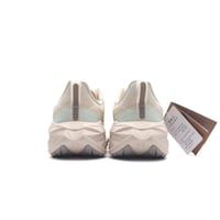 حذاء ASICS Novablast 4