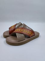 حذاء شرقي مطرز