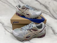 حذاء asics khan 8