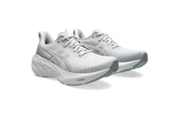 حذاء ASICS Novablast 4